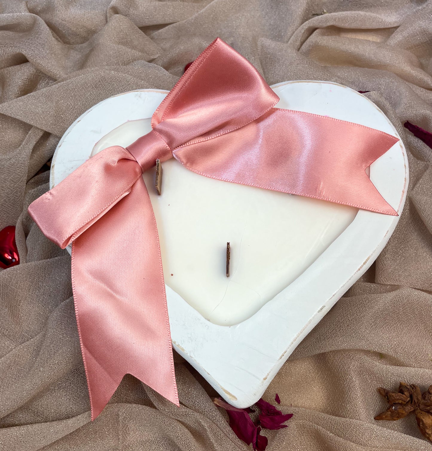 Heart on Fire – Three-Wick Soy Wax Candle in White Wooden Dough Bowl | Mixed Berry Romance