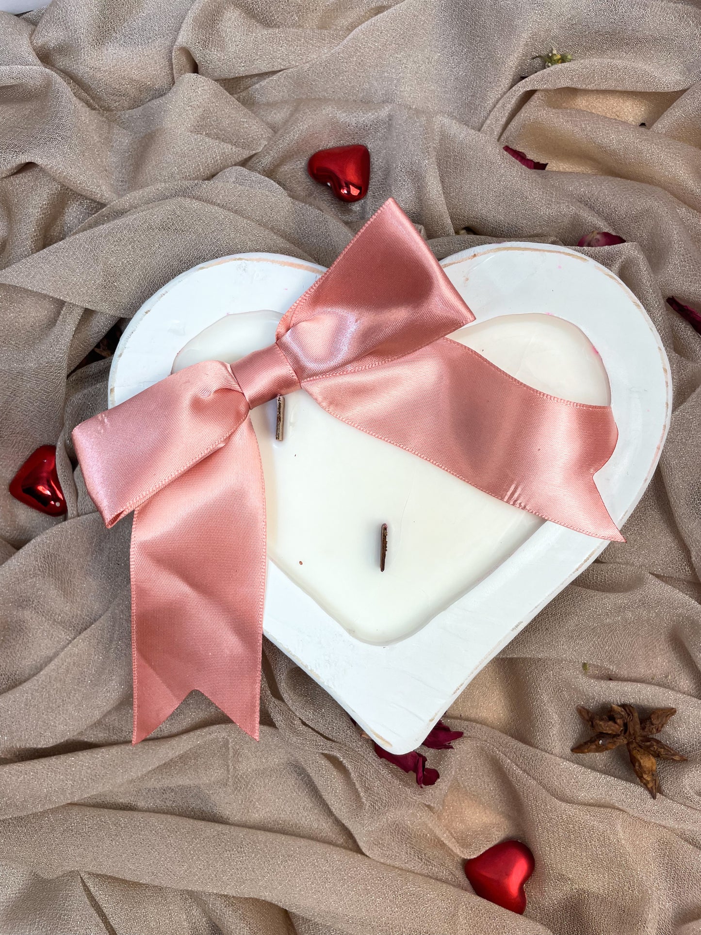 Heart on Fire – Three-Wick Soy Wax Candle in White Wooden Dough Bowl | Mixed Berry Romance