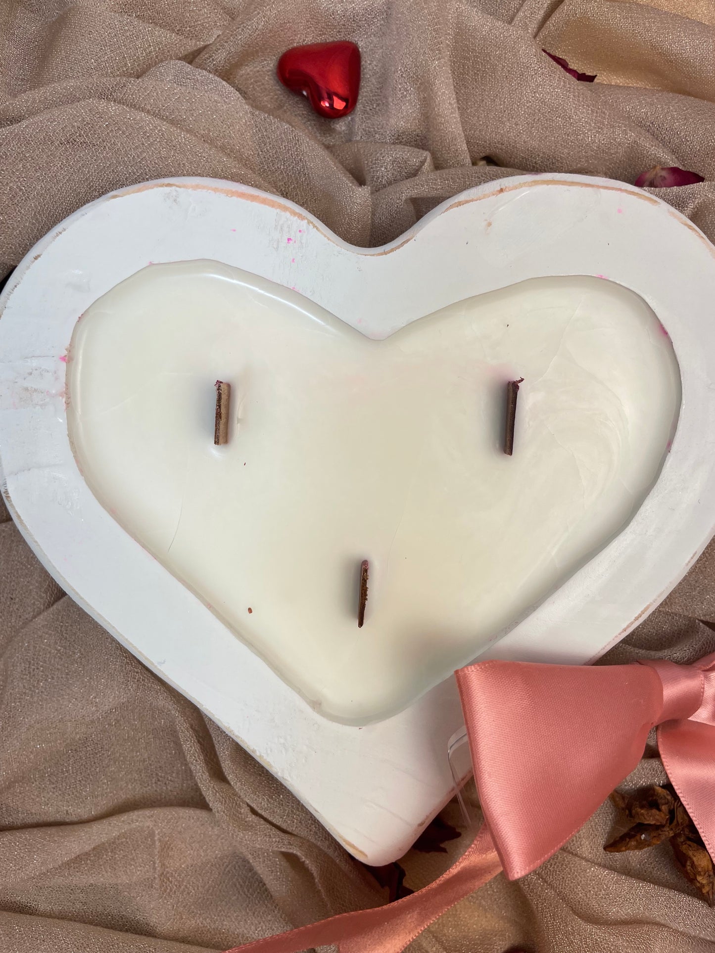 Heart on Fire – Three-Wick Soy Wax Candle in White Wooden Dough Bowl | Mixed Berry Romance